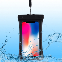 Vedenpitävä PVC pussi kaulanauhalla alle 5,5 tuuman älypuhelimille (musta)