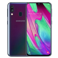 Käytetty SAMSUNG A40 4/64GB, näytössä kuvaa kiinni, 1kk, väri vaihtelee